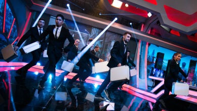 '¿Dónde está la pasta?', Antonio de la Torre y Bárbara Lennie deben encontrar al político corrupto de 'El Hormiguero 3.0'