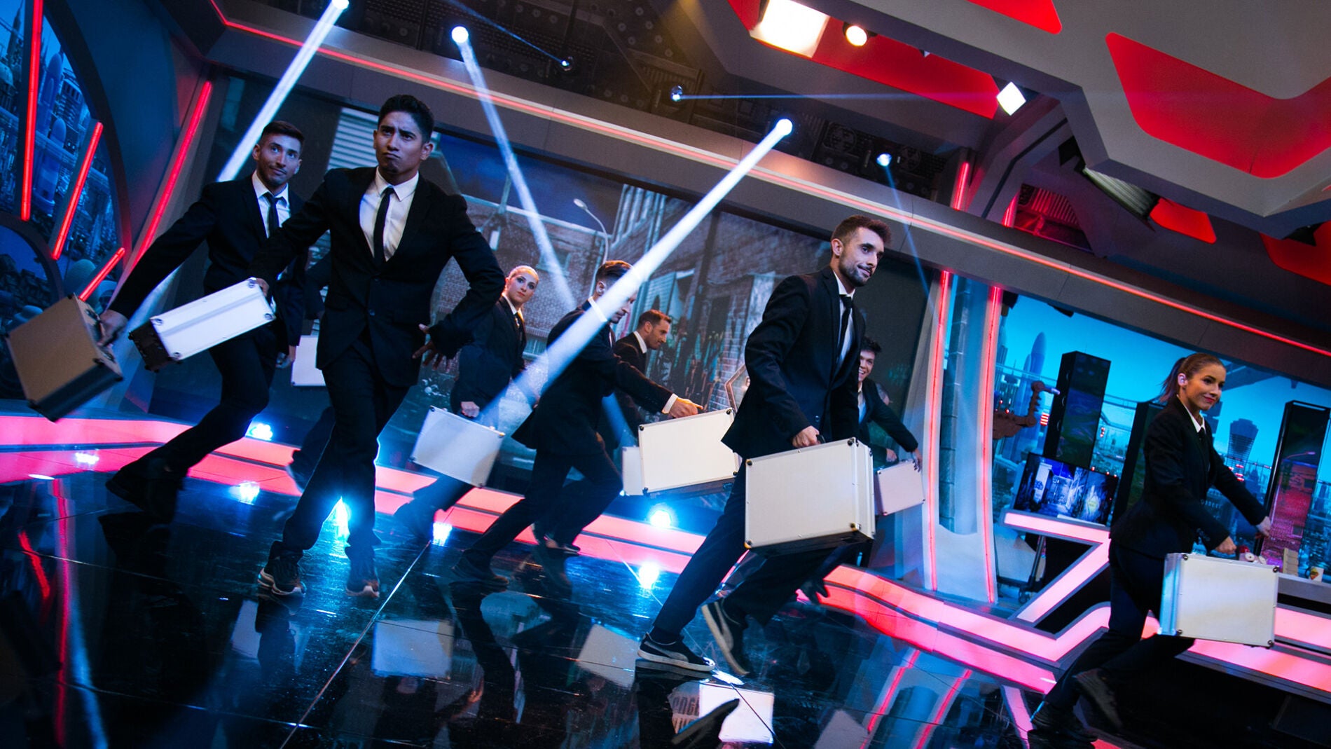 '&iquest;D&oacute;nde est&aacute; la pasta?', Antonio de la Torre y B&aacute;rbara Lennie deben encontrar al pol&iacute;tico corrupto de 'El Hormiguero 3.0'