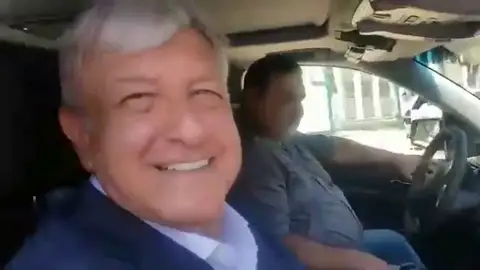 El polémico beso del presidente mexicano a una periodista El polémico beso del presidente mexicano a una periodista