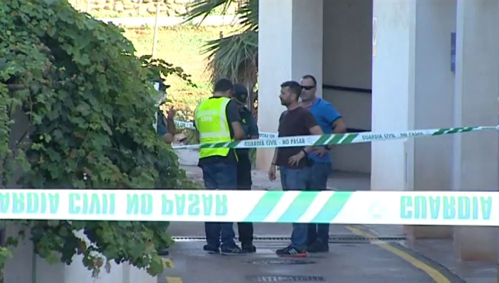 Hallan el cuerpo sin vida de una mujer con signos de violencia en una vivienda de Torrox (Málaga)