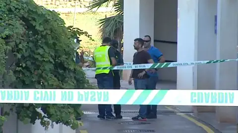 Hallan el cuerpo sin vida de una mujer con signos de violencia en una vivienda de Torrox (Málaga) Hallan el cuerpo sin vida de una mujer con signos de violencia en una vivienda de Torrox (Málaga)