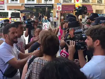 Los vecinos de las casas derribadas del del poblado de Son Banya: "No somos extraterrestres ni somos perros, somos personas normales" Los vecinos de las casas derribadas del del poblado de Son Banya: "No somos extraterrestres ni somos perros, somos personas normales"