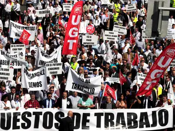 Cientos de chóferes VTC protestan en Madrid por la norma que ultima Fomento Cientos de chóferes VTC protestan en Madrid por la norma que ultima Fomento