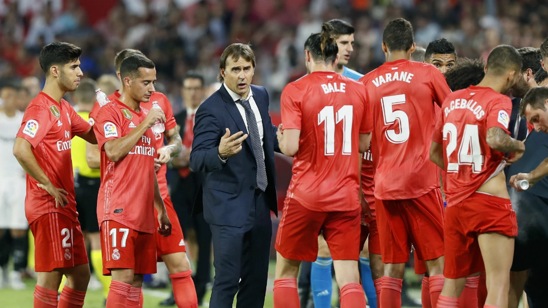 Julen Lopetegui da instrucciones Julen Lopetegui da instrucciones