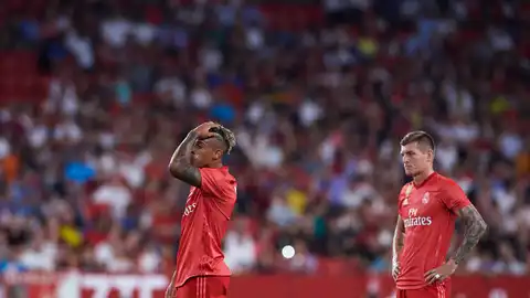 Mariano se lleva las manos a la cabeza Mariano se lleva las manos a la cabeza