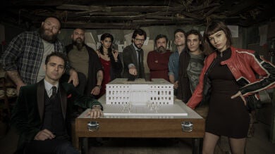 Álvaro Morte, Úrsula Corberó y Alba Flores celebran emocionados el Emmy Internacional de 'La Casa de Papel'