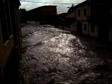 Una fuerte tormenta provoca inundaciones en Cuéllar