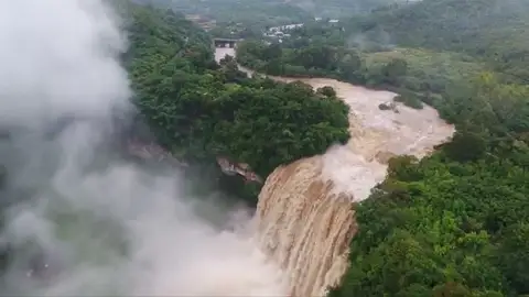 El espectáculo de las cataratas más grandes de China El espectáculo de las cataratas más grandes de China