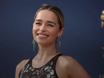 Emilia Clarke estrena corte de pelo a lo Gwyneth Paltrow y Brad Pitt Emilia Clarke estrena corte de pelo a lo Gwyneth Paltrow y Brad Pitt