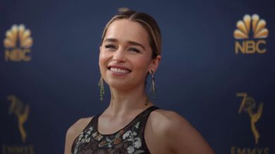 Emilia Clarke estrena corte de pelo a lo Gwyneth Paltrow y Brad Pitt 