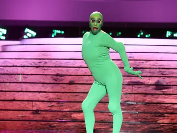 Anabel Alonso nos hace viajar a otra galaxia transformada en ‘El Chombo’ y el tema viral ‘Dame tu cosita’ Anabel Alonso nos hace viajar a otra galaxia transformada en ‘El Chombo’ y el tema viral ‘Dame tu cosita’