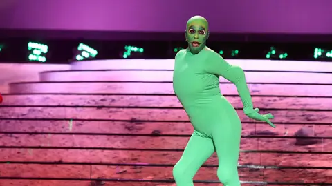 Anabel Alonso nos hace viajar a otra galaxia transformada en ‘El Chombo’ y el tema viral ‘Dame tu cosita’ Actuaciones de 'Tu cara me suena'