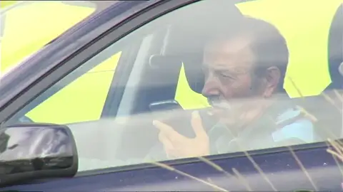 Las reformas del carné de conducir que propone la DGT: quitar más puntos por usar el móvil y por no llevar cinturón o casco Las reformas del carné de conducir que propone la DGT: quitar más puntos por usar el móvil y por no llevar cinturón o casco