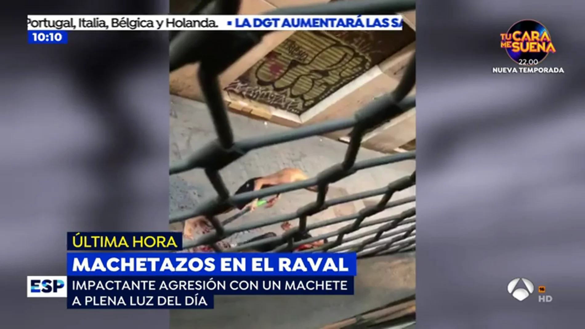 El vídeo de la brutal agresión a machetazos entre dos vecinos del barrio del Raval en Barcelona