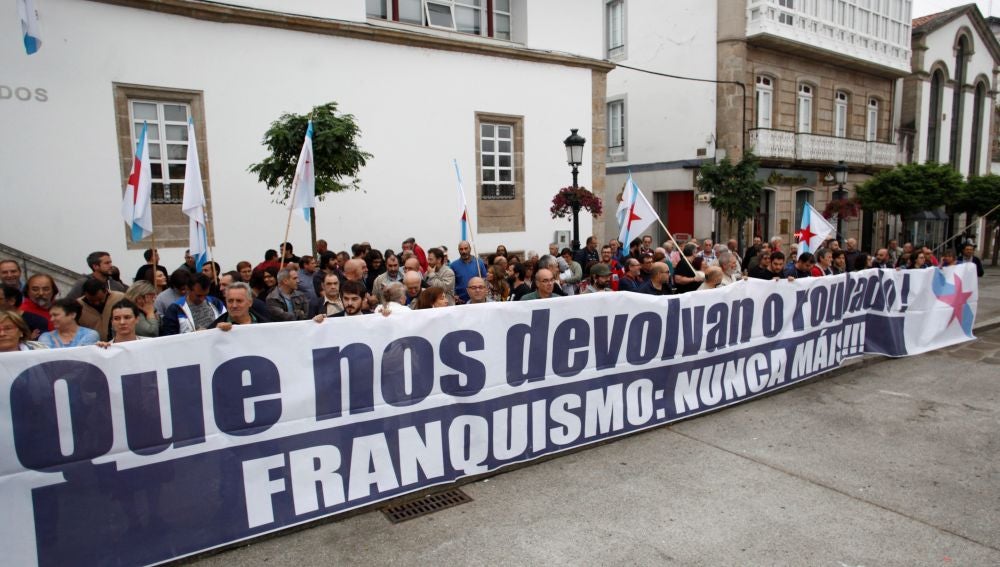 Declaran en el Juzgado de Betanzos los primeros integrantes del grupo denominado 'los 19 de Meirás'