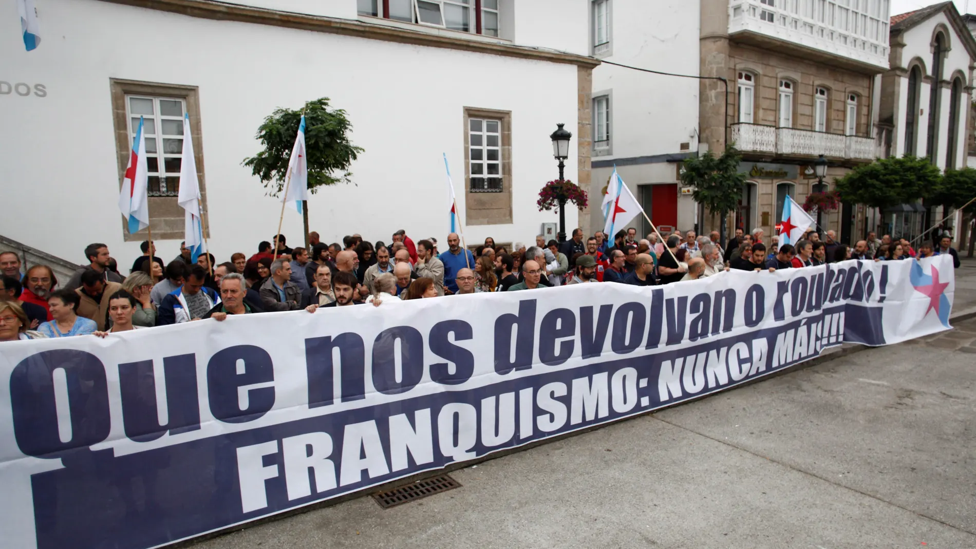 Declaran en el Juzgado de Betanzos los primeros integrantes del grupo denominado 'los 19 de Meirás' Declaran en el Juzgado de Betanzos los primeros integrantes del grupo denominado 'los 19 de Meirás'