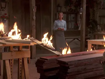 La casa de Isaac arde en llamas y Antolina está involucrada La casa de Isaac arde en llamas y Antolina está involucrada