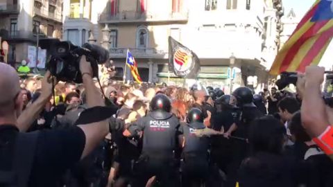 Noticias Fin de Semana (29-09-18) Tensi&oacute;n en Barcelona despu&eacute;s de que independentistas intenten impedir la concentraci&oacute;n de polic&iacute;as