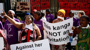 Protesta en Sudáfrica contra las violaciones