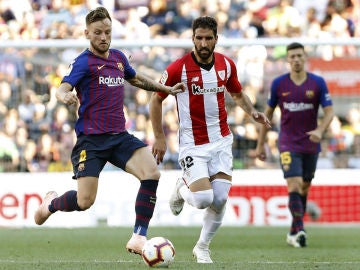 Raúl García, ante Rakitic