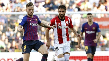 Raúl García, ante Rakitic