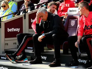 Mourinho, pensativo Mourinho, pensativo
