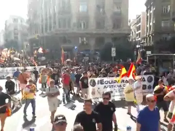 La asociación de policías y guardias civiles Jusapol se manifiesta en homenaje a los agentes que trabajaron el 1-O La asociación de policías y guardias civiles Jusapol se manifiesta en homenaje a los agentes que trabajaron el 1-O