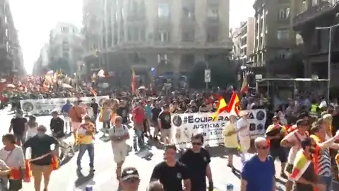 La asociación de policías y guardias civiles Jusapol se manifiesta en homenaje a los agentes que trabajaron el 1-O La asociación de policías y guardias civiles Jusapol se manifiesta en homenaje a los agentes que trabajaron el 1-O