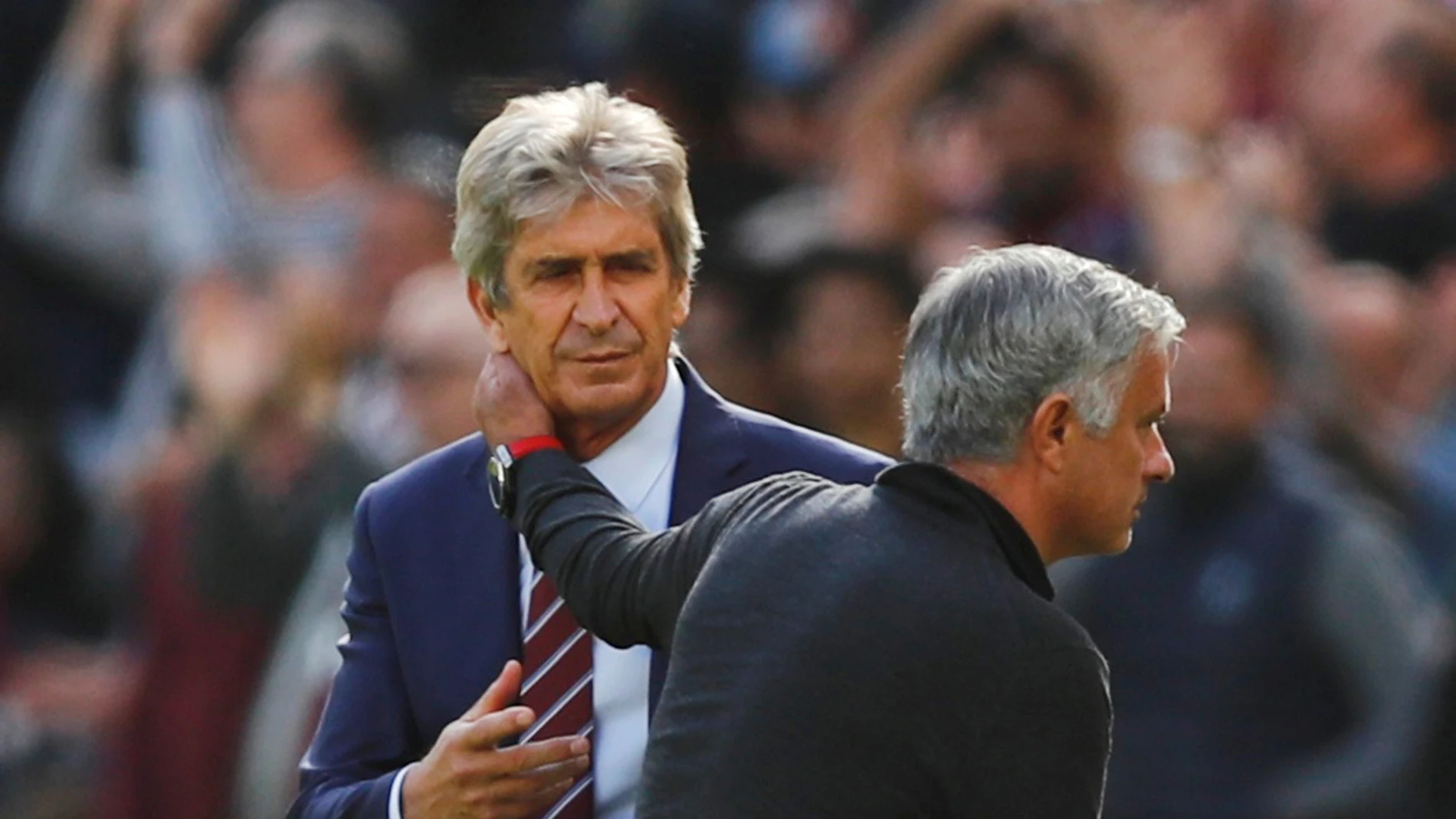 Pellegrini y Mourinho se saludan tras el West Ham-United Pellegrini y Mourinho se saludan tras el West Ham-United