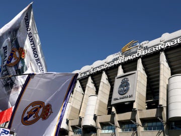 El Santiago Bernabéu, preparado antes del derbi contra el Atlético de Madrid