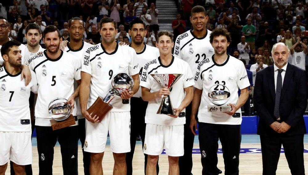 El Real Madrid ofrece la Liga y la Supercopa