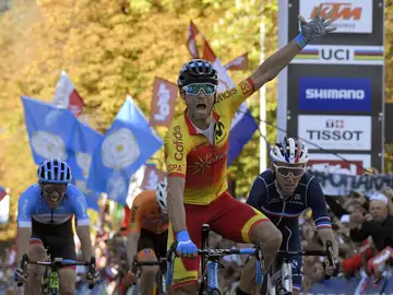 Alejandro Valverde celebra su victoria en el Mundial de Innsbruck Alejandro Valverde celebra su victoria en el Mundial de Innsbruck