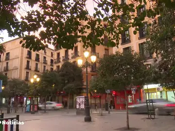 Narcopisos y basura son protagonistas del barrio de Lavapiés, nombrado el más 'cool' del mundo Narcopisos y basura son protagonistas del barrio de Lavapiés, nombrado el más 'cool' del mundo