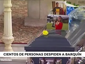 Cientos de personas se reúnen en Torrelavega para dar el último adiós a Celia Barquín Cientos de personas se reúnen en Torrelavega para dar el último adiós a Celia Barquín