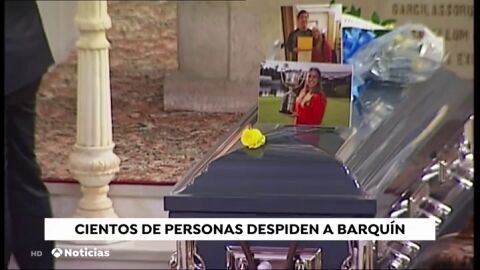 Cientos de personas se re&uacute;nen en Torrelavega para dar el &uacute;ltimo adi&oacute;s a Celia Barqu&iacute;n