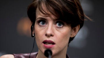 Claire Foy en una rueda de prensa