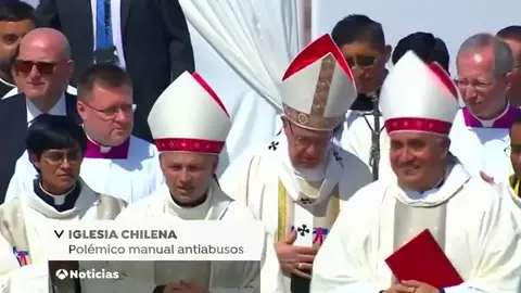 Polémica por un manual de la Iglesia chilena a sus sacerdotes alertando contra "tocar los genitales" o "dormir" con niños Polémica por un manual de la Iglesia chilena a sus sacerdotes alertando contra "tocar los genitales" o "dormir" con niños