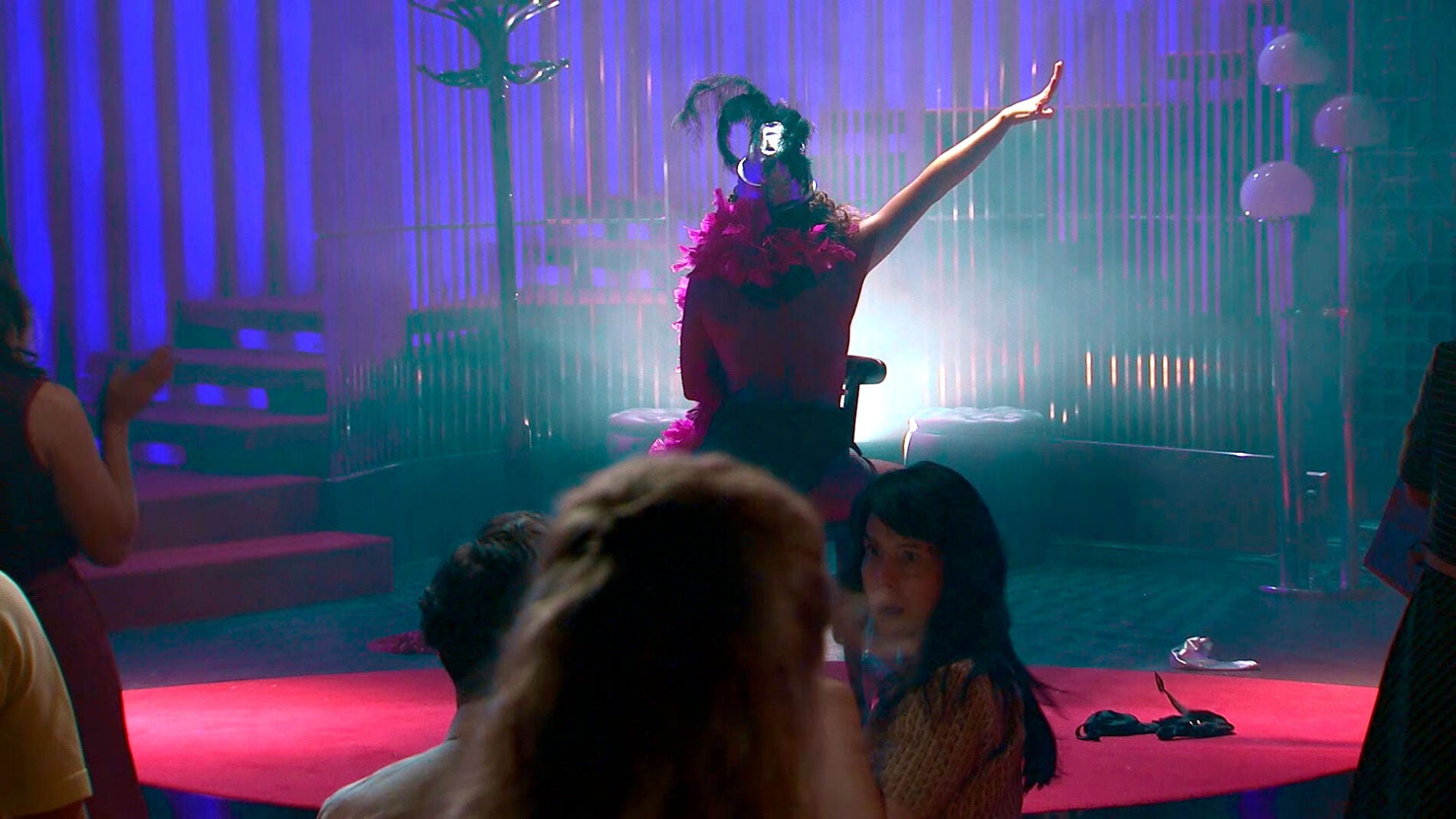 Amelia se estrena en el King's con un n&uacute;mero muy sexy