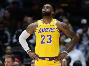 LeBron James, en su debut con los Lakers LeBron James, en su debut con los Lakers