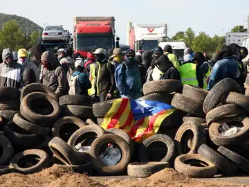 Las actuaciones de los CDR han provocado cortes de carreteras Las actuaciones de los CDR han provocado cortes de carreteras