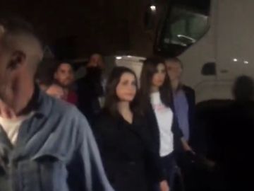 Inés Arrimadas sale del Parlament escoltada y abucheada con gritos de fascista Inés Arrimadas sale del Parlament escoltada y abucheada con gritos de fascista