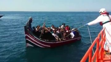 Ascienden a más de 450 los inmigrantes rescatados de 17 pateras en el Mar de Alborán y el Estrecho