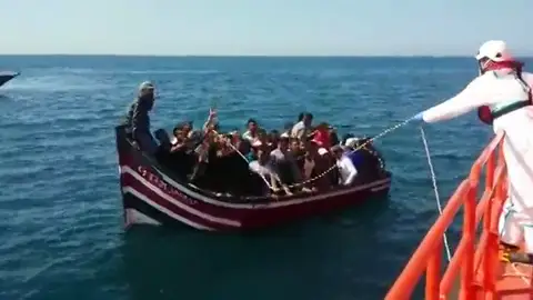 La llegada de pateras a la costa alicantina se en cifras similares a las del año pasado La llegada de pateras a la costa alicantina se en cifras similares a las del año pasado