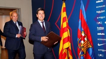 El tesorero Enrique Tombas y el CEO, Óscar Grau, a la llegada a la rueda de prensa para dar los detalles de los movimientos económicos del pasado curso.