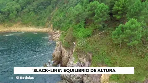 'Slackline' en los acantilados de Pasajes 'Slackline' en los acantilados de Pasajes