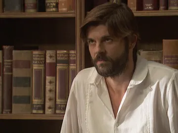 Fernando ofrece a Gonzalo toda su ayuda para encontrar a los padres de María Fernando ofrece a Gonzalo toda su ayuda para encontrar a los padres de María