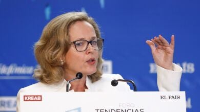 Calviño reconoce que apenas hay margen para cortar gasto y es necesario subir impuestos