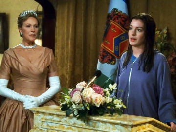 Anne Hathaway y Julie Andrews en 'Princesa por sorpresa'