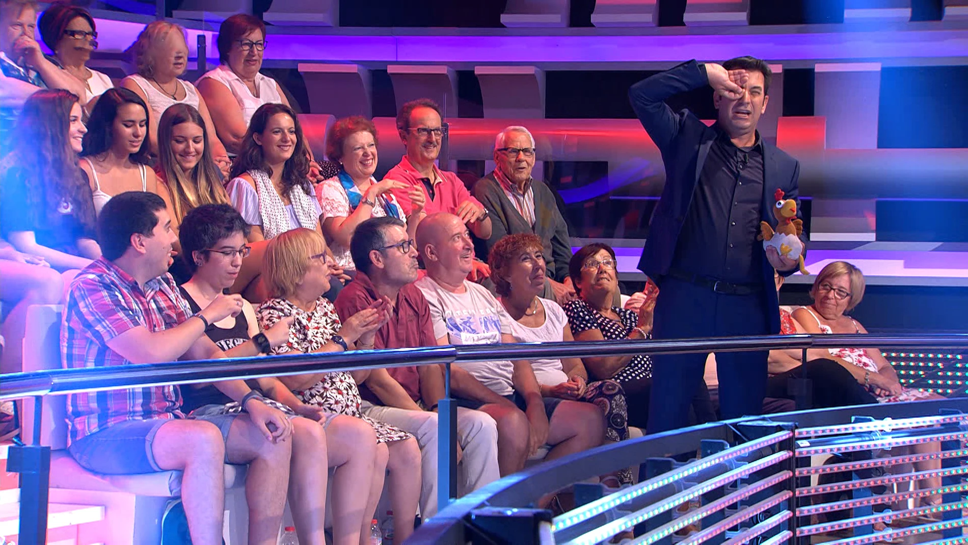 Una señora del público a Arturo Valls: "¡Con el sueño que tengo y me pides que   haga ese gesto!"
