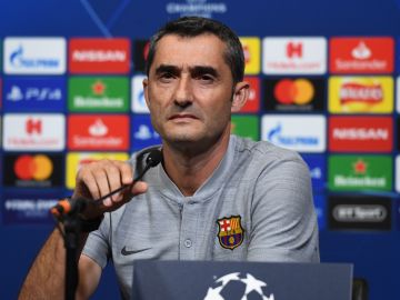 Ernesto Valverde, en rueda de prensa con el Barcelona